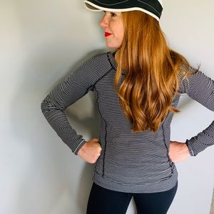 Lululemon Performance Long Sleeved Top. Size 6.